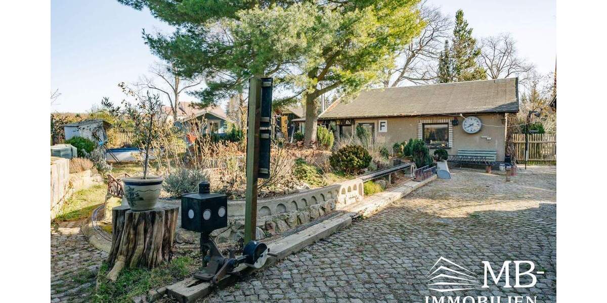 Blick zum Gartenhaus.jpg